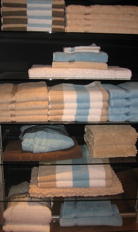 Van Dyck handdoek Ranger uni blauw ,Boston blok vancouver streep,badjas, hotel badmat ,taupe,wit